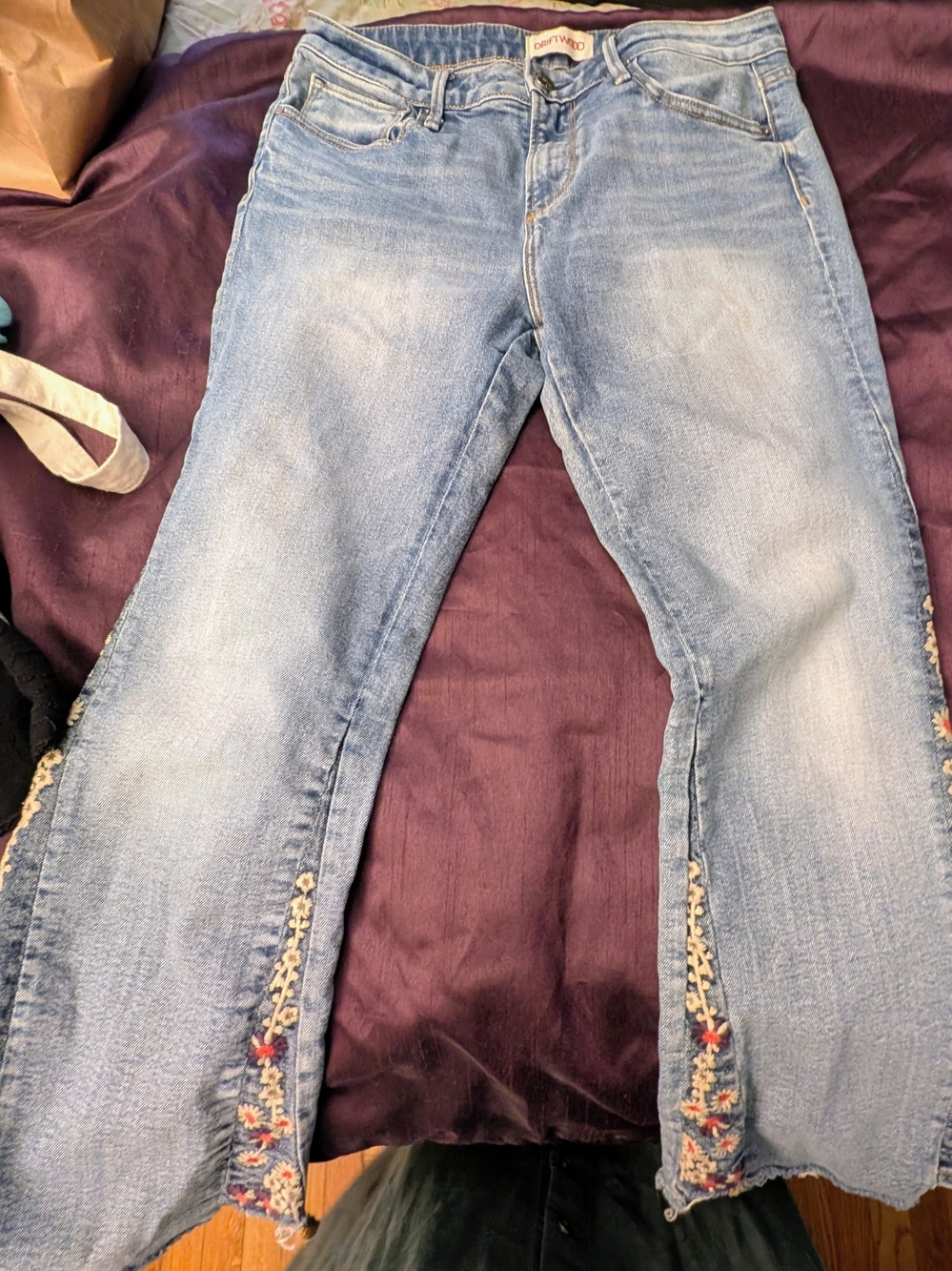 Driftwood Indie Floral Embroidered Crop Flare Jeans Light Wash Size 29